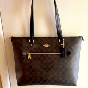 NWT Coach Signature Gallery Tote